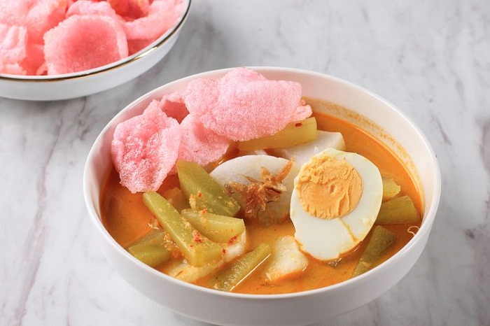 Lontong Sayur Khas Padang: Kelezatan yang Menggugah Selera