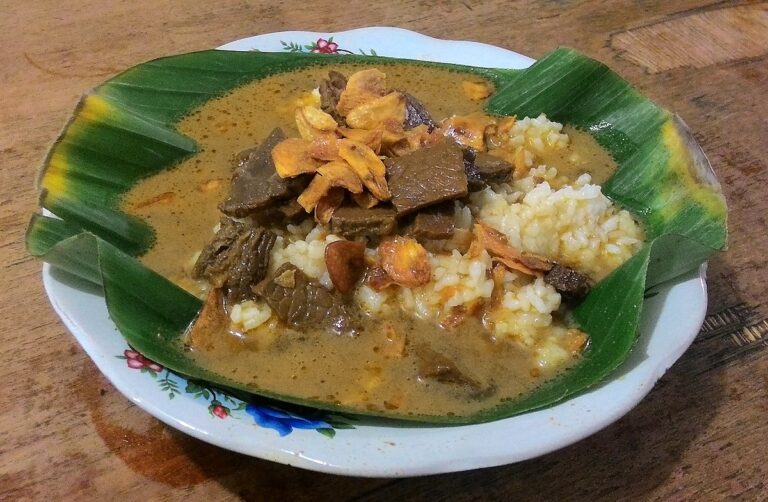 Nasi Gandul Khas Semarang: Nikmati Kelezatan Kuliner Legendaris dari Kota Atlas