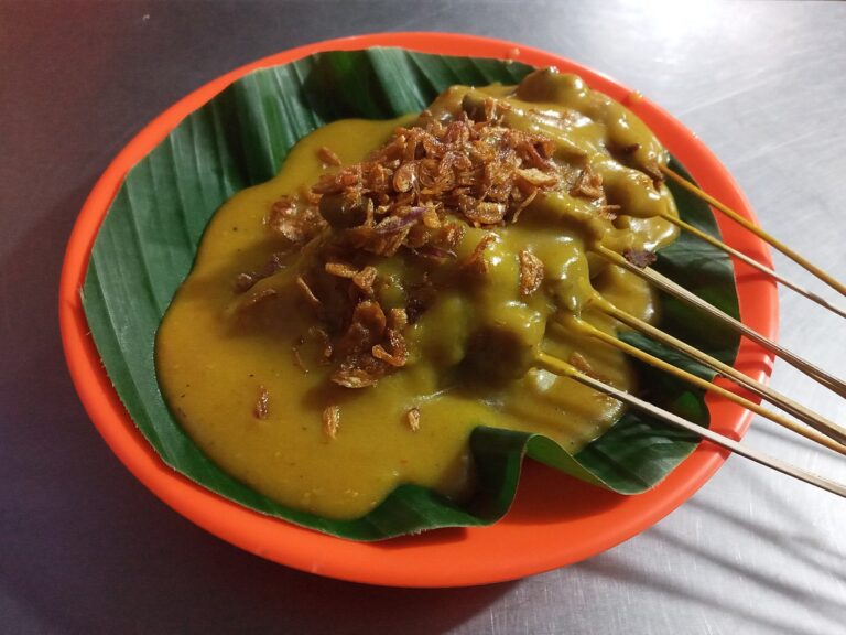 Sate Khas Padang: Kelezatan Klasik dari Sumatera Barat